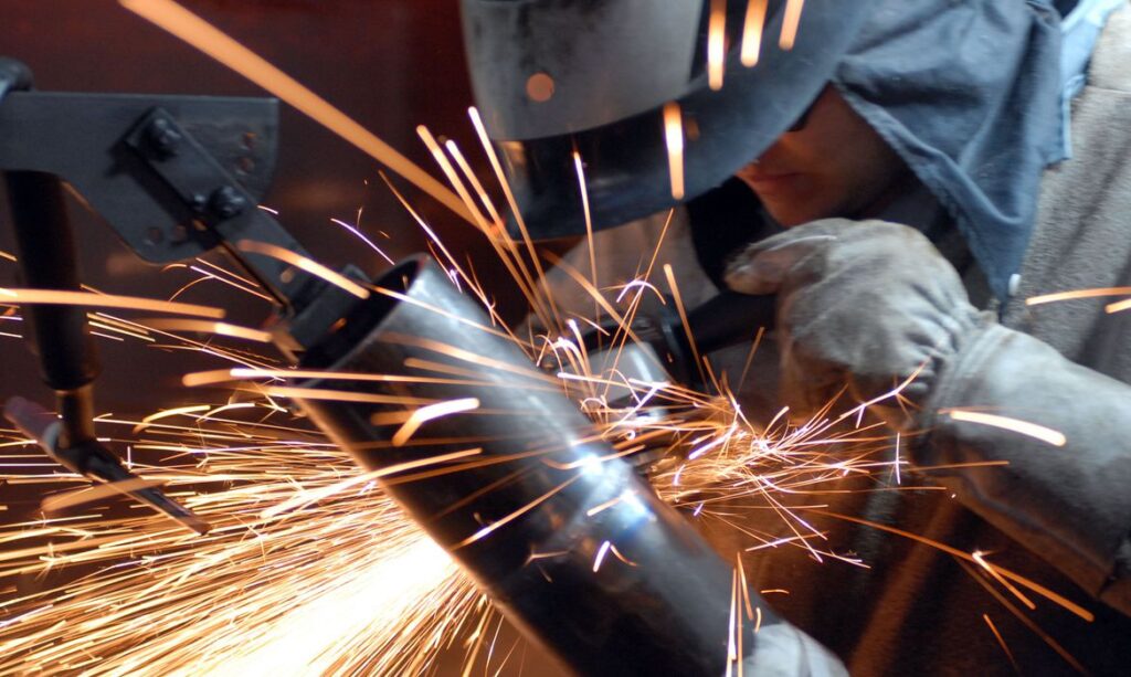 Leia mais sobre o artigo IBGE: produção industrial sobe 0,6% em julho